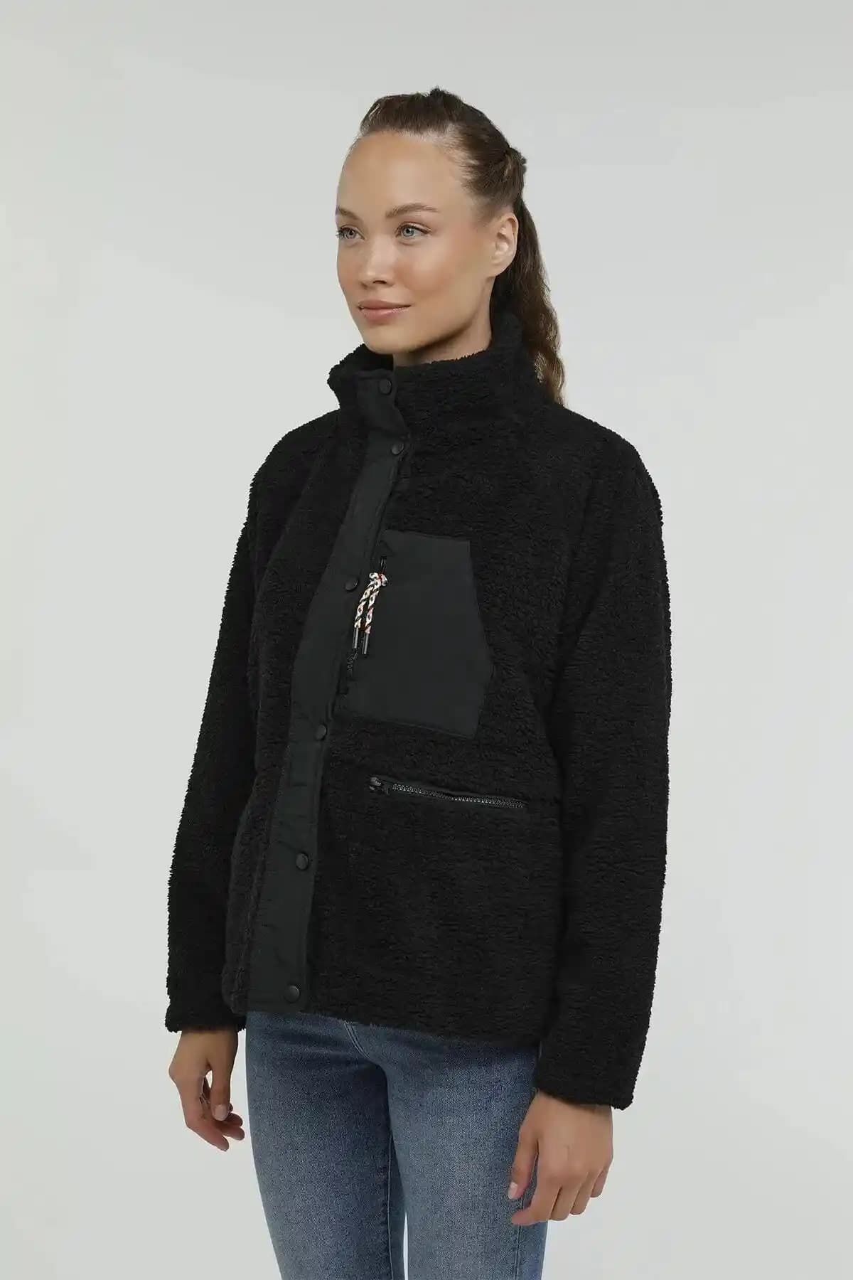 Kadınlar İçin Lumberjack Peluş Montlar Moda ve Konforun Birleştiği Kış Giyim Seçenekleri