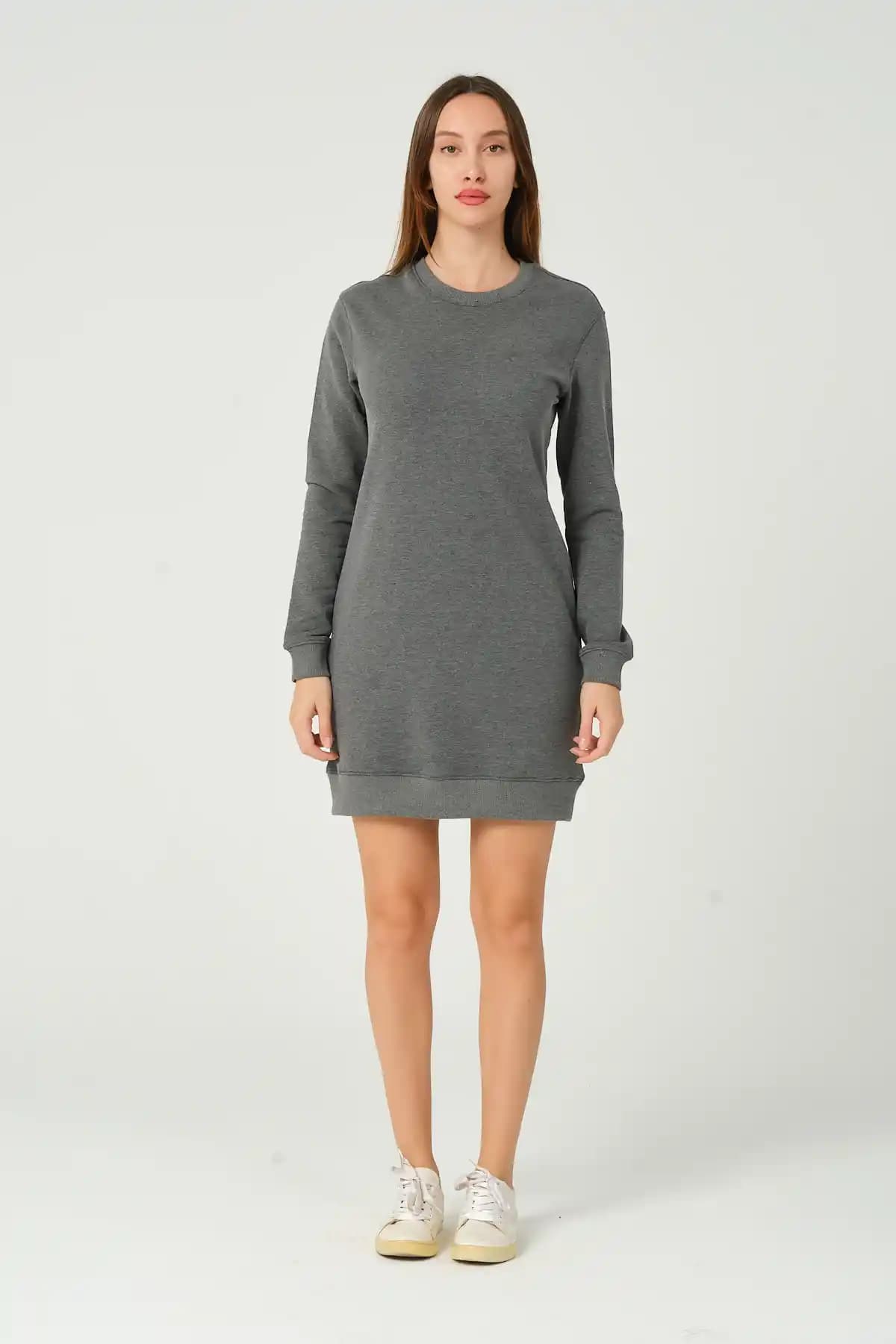 Kadınlar İçin Sweat Elbise Moda Trendleri ve Kombin Önerileri 2025