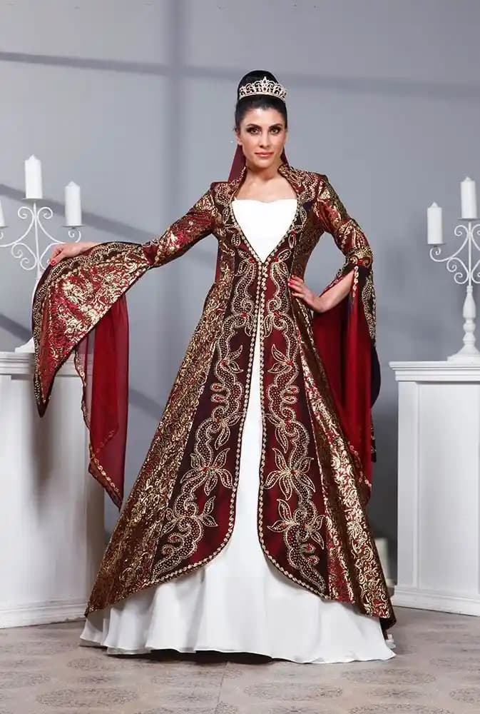 Kına Gecesi Kıyafeti Seçenekleri ve Trendler: Gelenekten Moderne Uzanan Şıklık