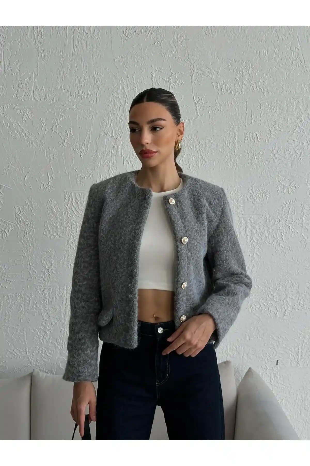 Kırçıllı Ceketler Moda Dünyasında Zamansız Şıklığın ve Zarafetin Temsilcisi