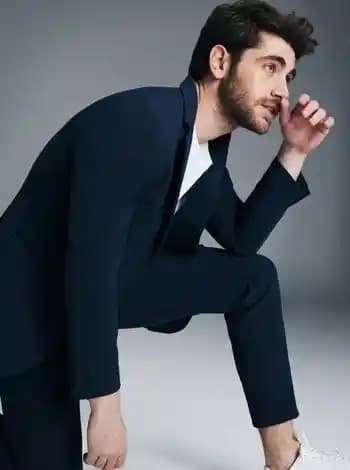 Kırışmayan Takım Elbise: Modern İş ve Resmi Giyim için Pratik Çözüm