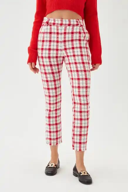Kırmızı Ekose Pantolon: Modern Tarzlar ve Stil İpuçlarıyla Şıklık Yaratın