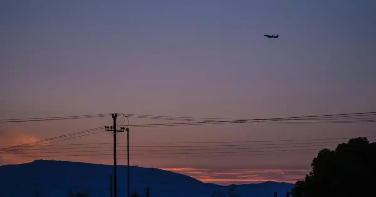 Kırmızı Stan Smith Ayakkabılarının Moda Dünyasındaki Yeri ve Stil İpuçları