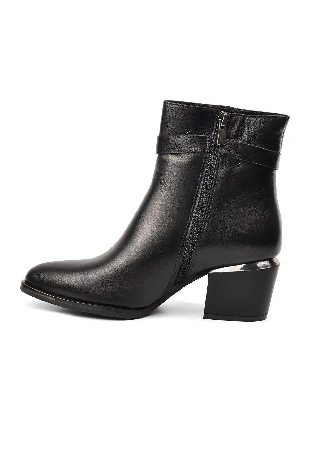 Kış Modasında Şık Botlar: Tarzınızı Yansıtan ve Trendleri Yakından Takip Eden Seçenekler