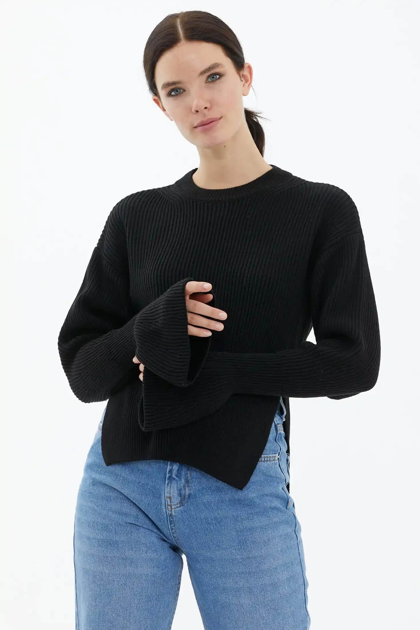 Kış Modasının Vazgeçilmez Parçası: Triko Kazaklar ve Stil İpuçları