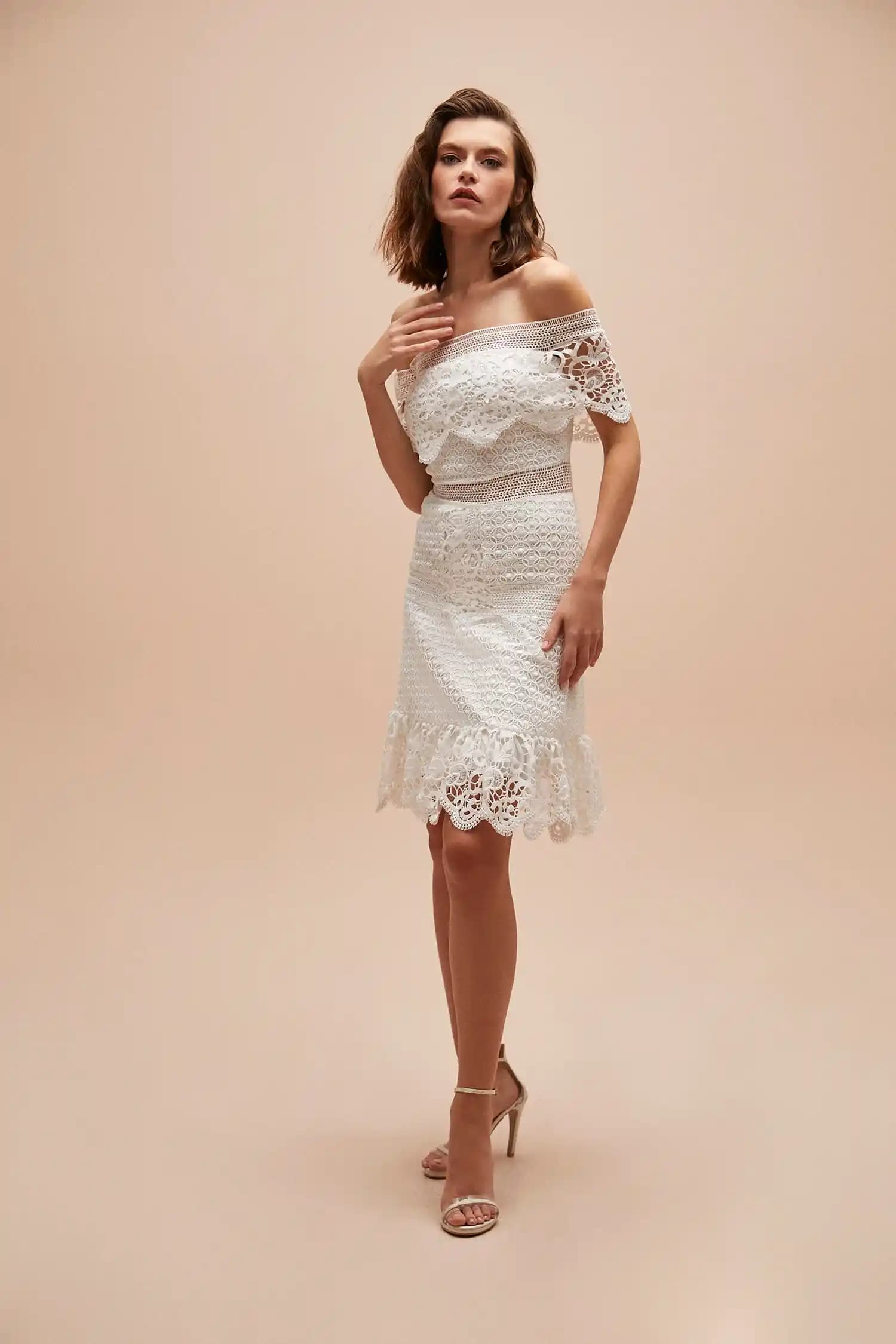 Kısa Nikah Elbisesi Trendleri ve Seçim İpuçları Modern ve Rahat Görünüm İçin