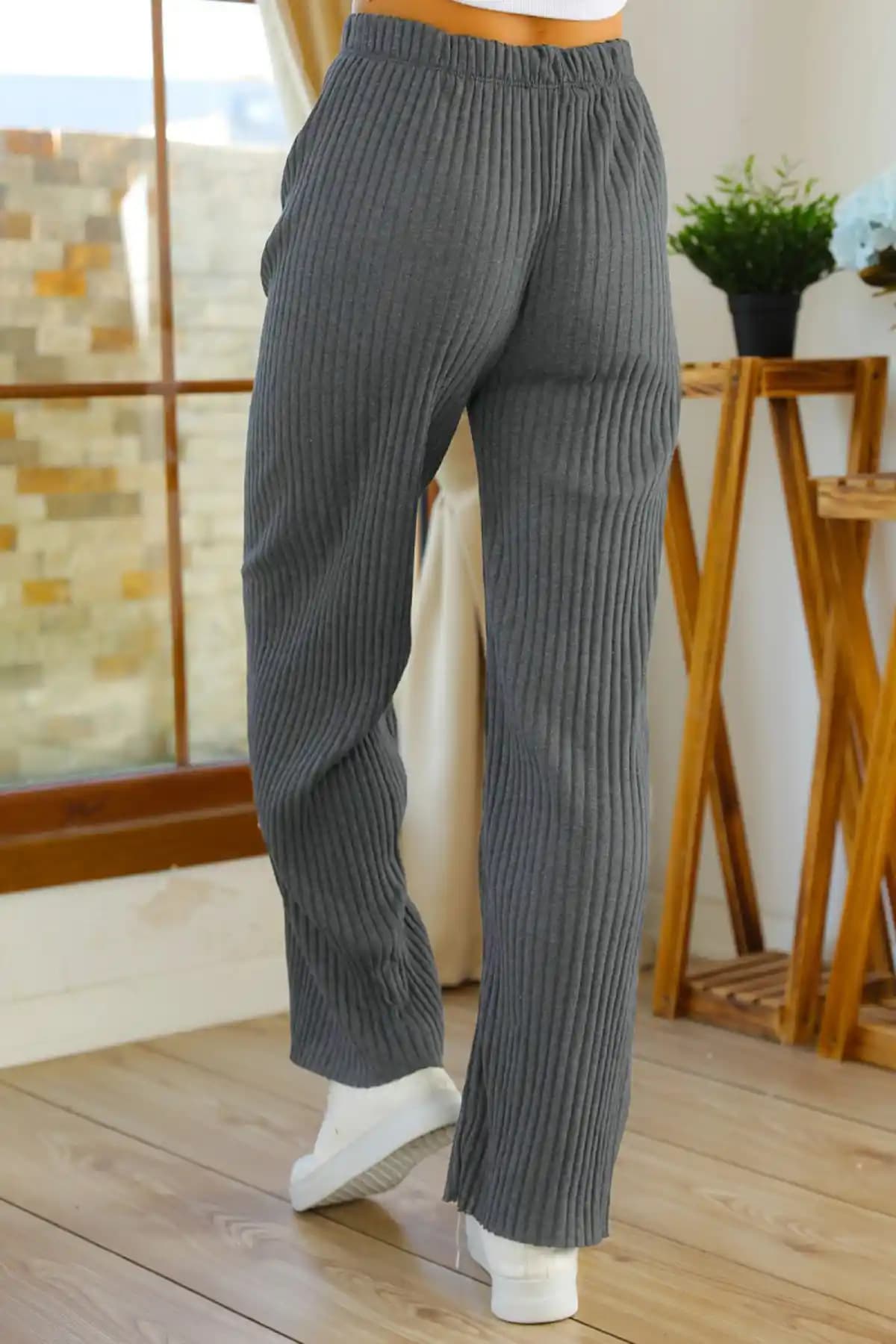 Kışın Şıklığını Yansıtan Kalın Pantolonlar: Kadınlar İçin Moda ve Kombin İpuçları