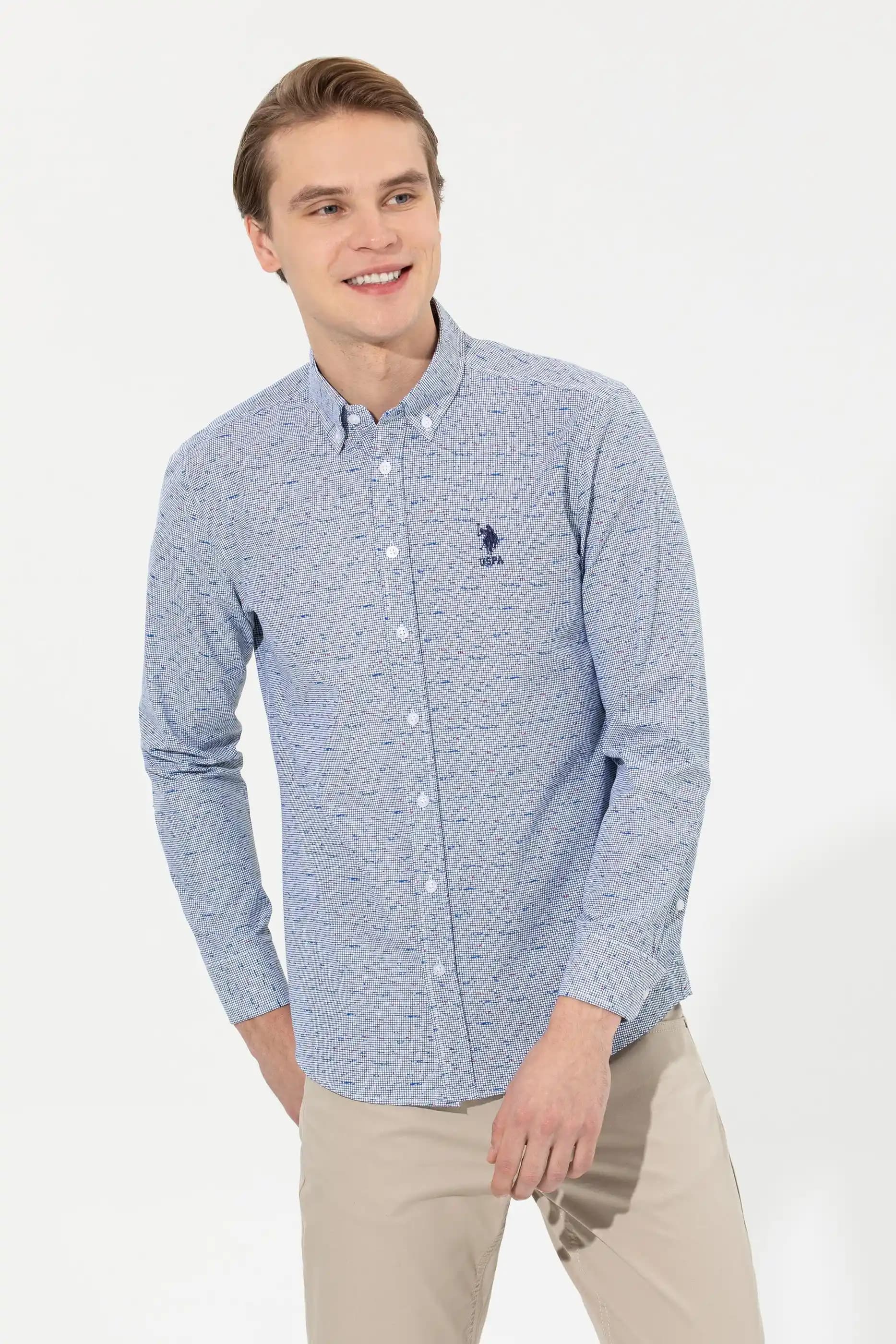 Lacivert Polo Gömlek: Zamansız Şıklık ve Çok Yönlü Kullanım İpuçları