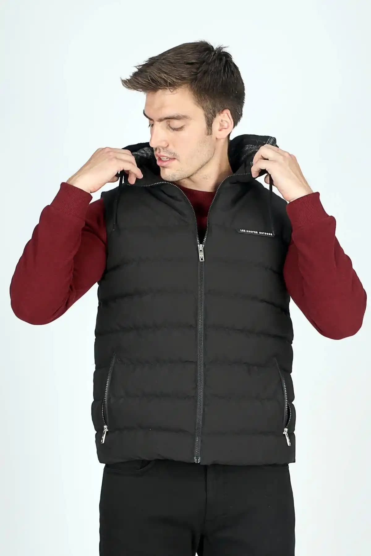 Lee Cooper Yelekleri: Moda ve Fonksiyonelliğin Birlikte Sunulduğu Güncel Koleksiyonlar