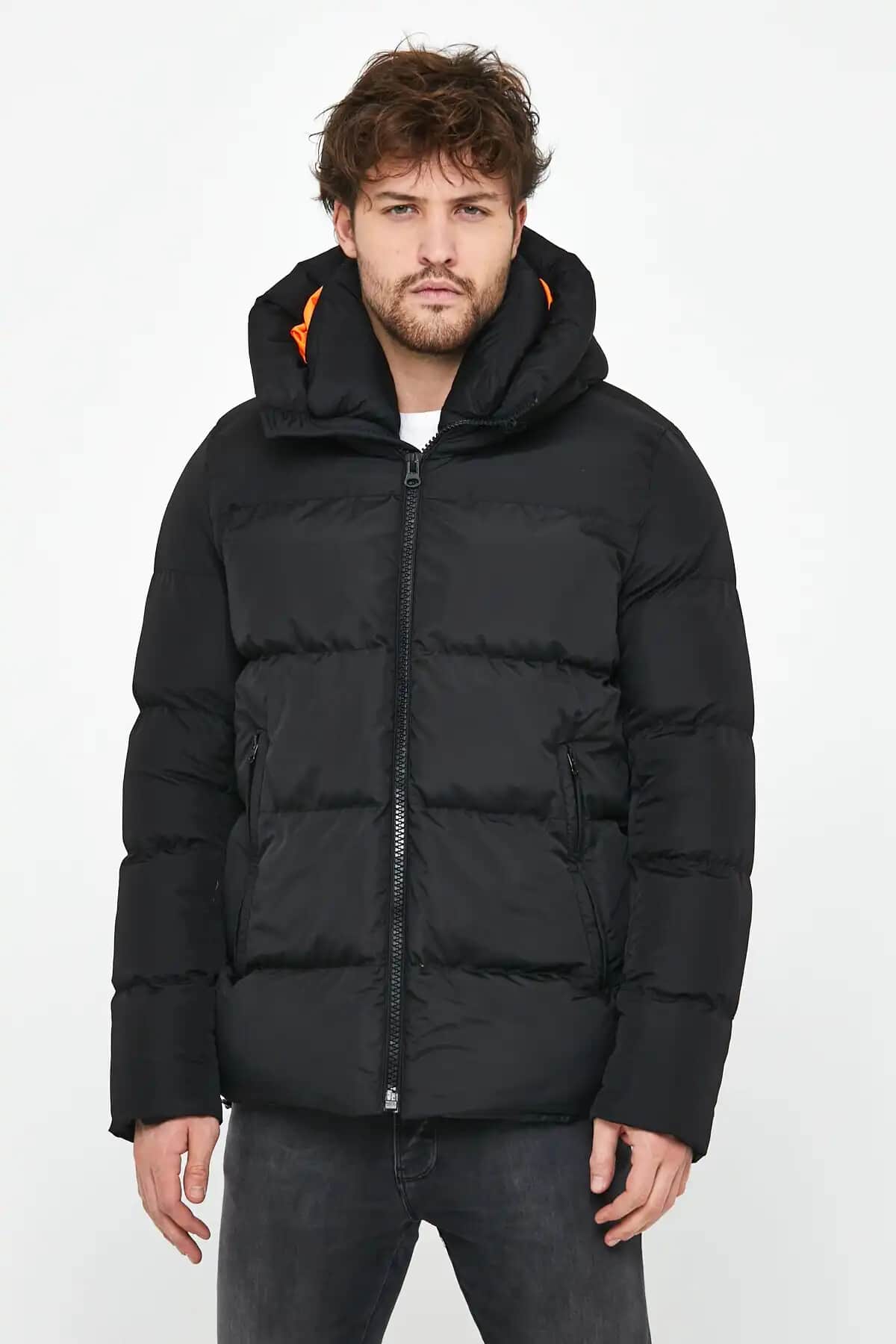 Lenasso Şişme Mont: 2024 Moda Trendlerine Uygun Fonksiyonel ve Şık Kış Giyim Seçeneği