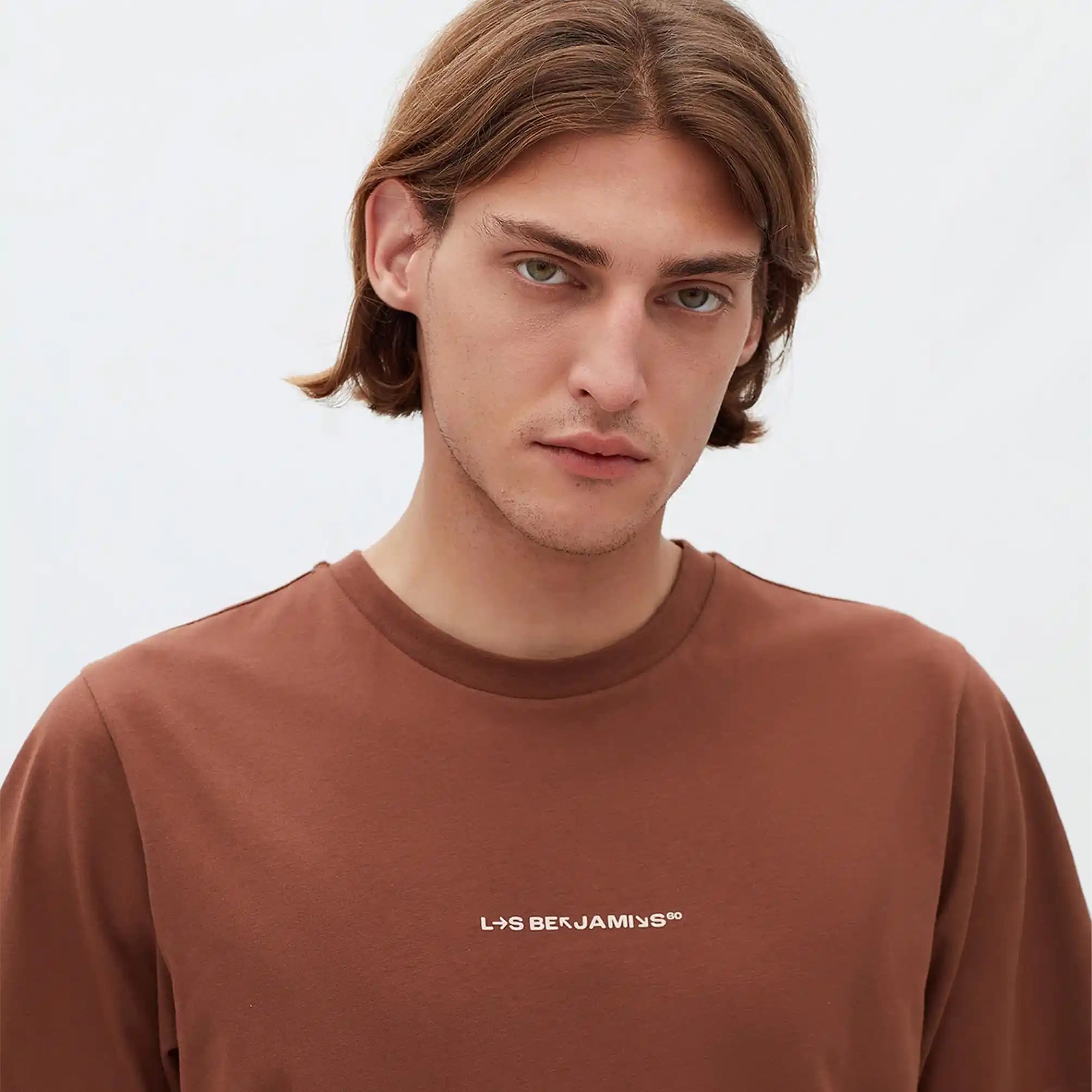 Les Benjamins Kahverengi Tişörtlerle Şıklık ve Rahatlığı Yakalayın