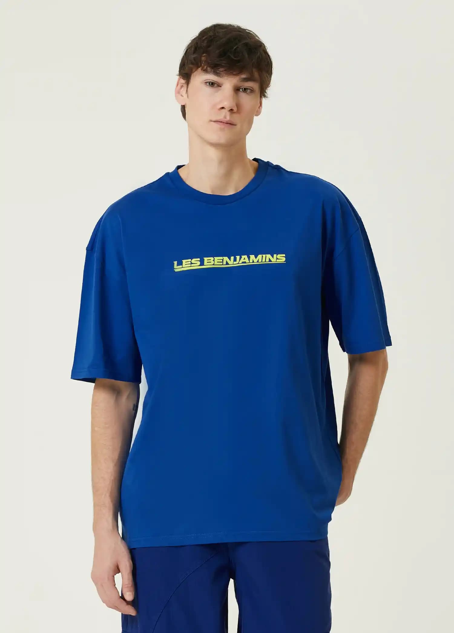 Les Benjamins Mavi Tişörtleri: Modern ve Şık Tarzlar İçin Güncel Moda Seçenekleri