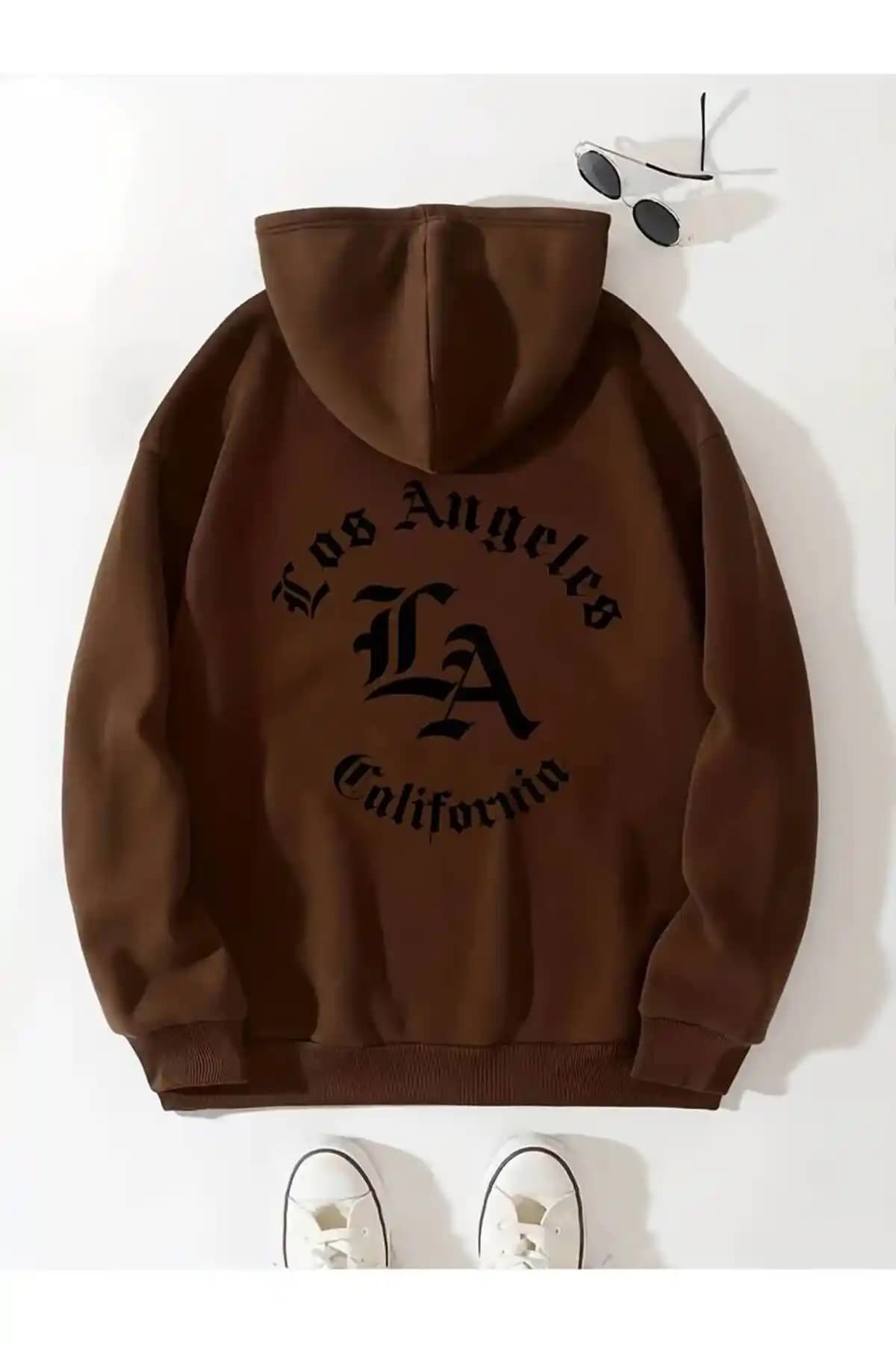 Los Angeles Yazılı Sweatshirt Modası: Sokaklardan Podyumlara Evrilen Trendler ve Tasarımlar