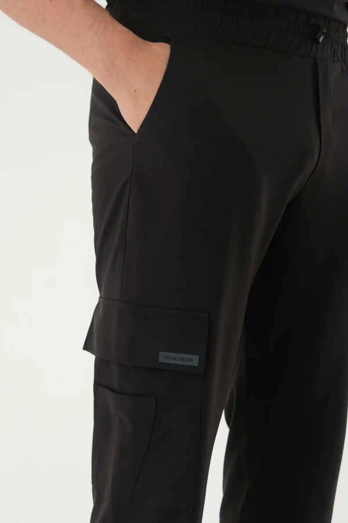 Lucas Pantolon: Modern Tarz ve Konforu Bir Arada Sunan Moda İkonu