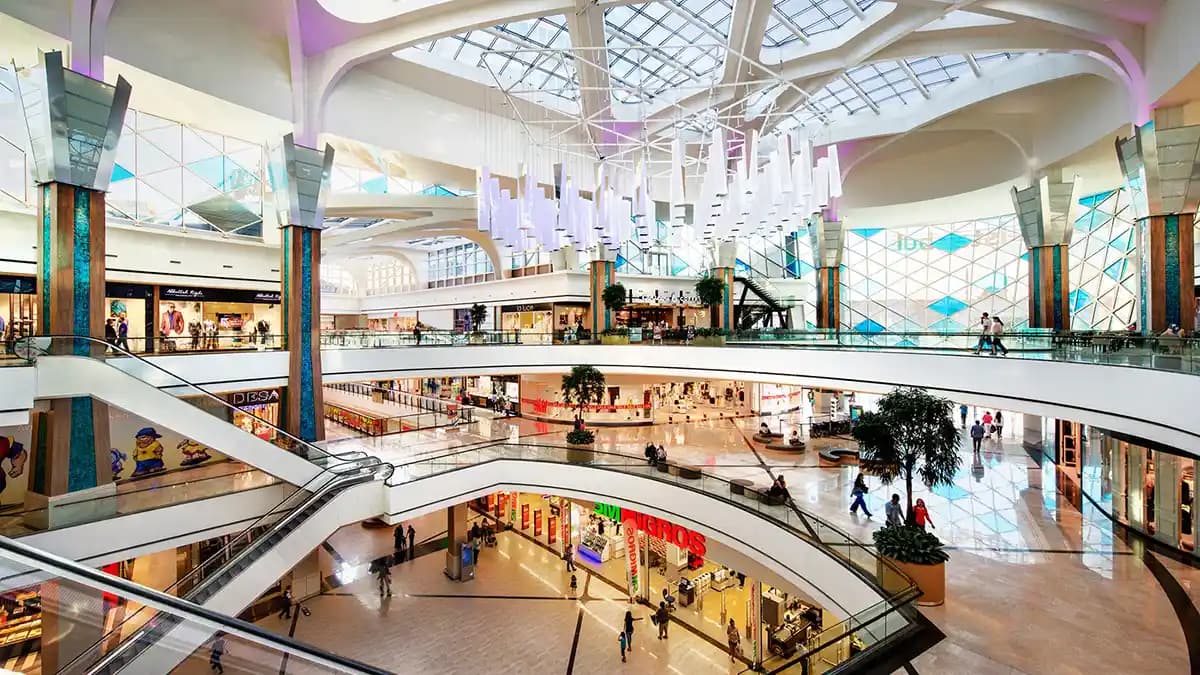 Mall of Istanbul Moda Merkezi: Geniş Marka Yelpazesi ve Trendlerle Dolu Alışveriş Deneyimi