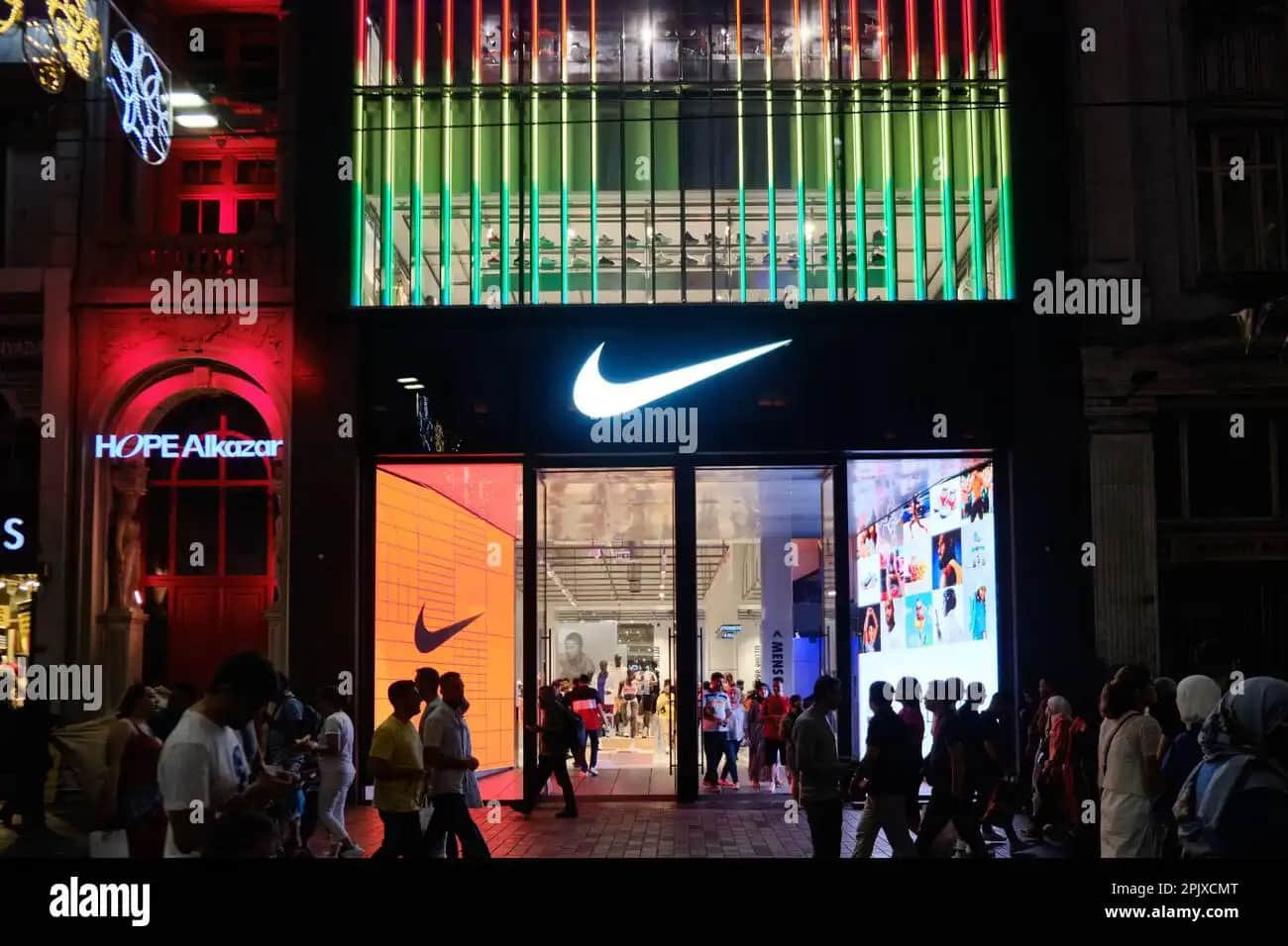 Mall of Istanbul ve Nike Mağazası: Moda ve Sporun Buluşma Noktası