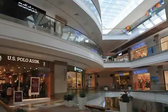 Manavgat AVM Moda Mağazaları ve Trendler: Geniş Ürün Yelpazesi ve Alışveriş Deneyimi