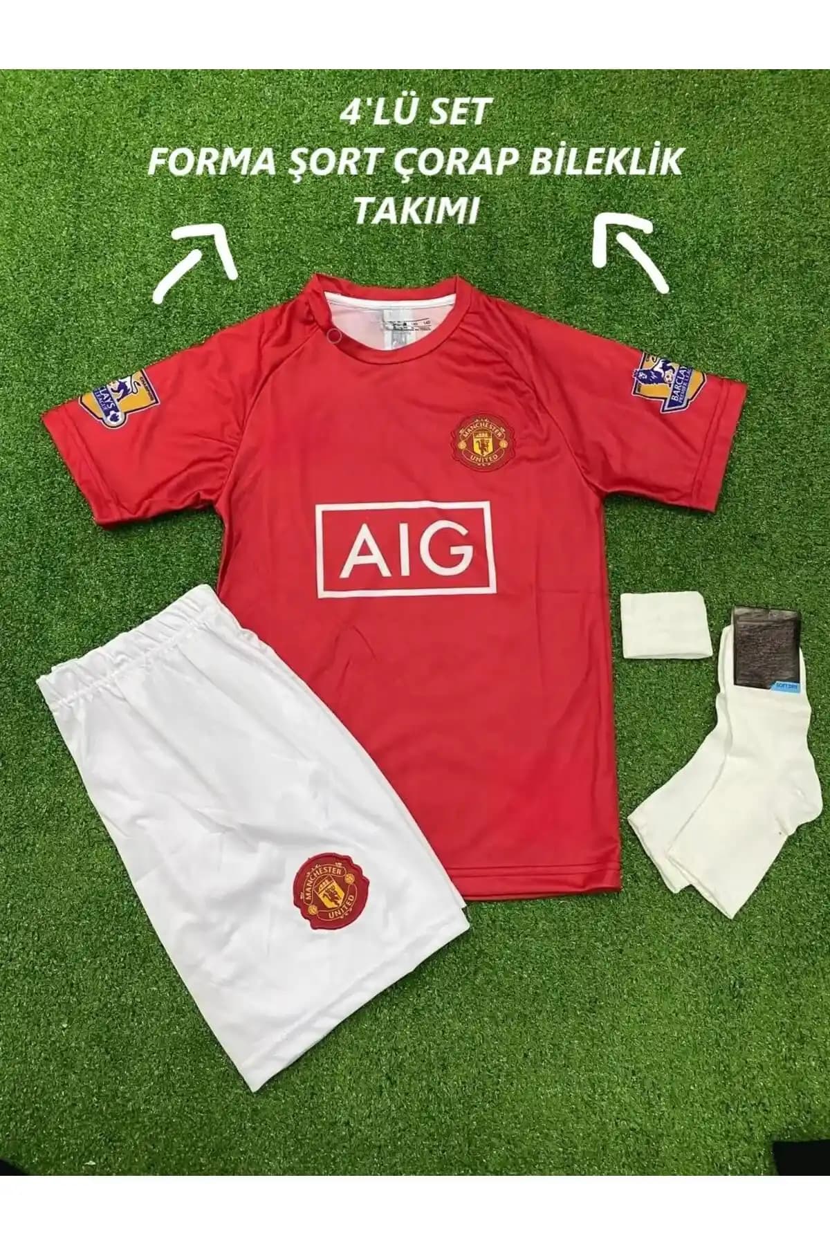 Manchester United Çorapları: Spor ve Moda Dünyasının Buluşma Noktası