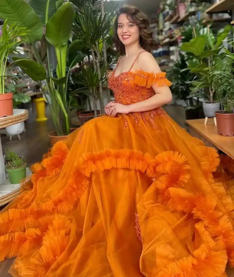 Manisa Merkez Abiye Mağazaları: Şık ve Zarif Kıyafetlerle Özel Günlerinizde Fark Yaratın