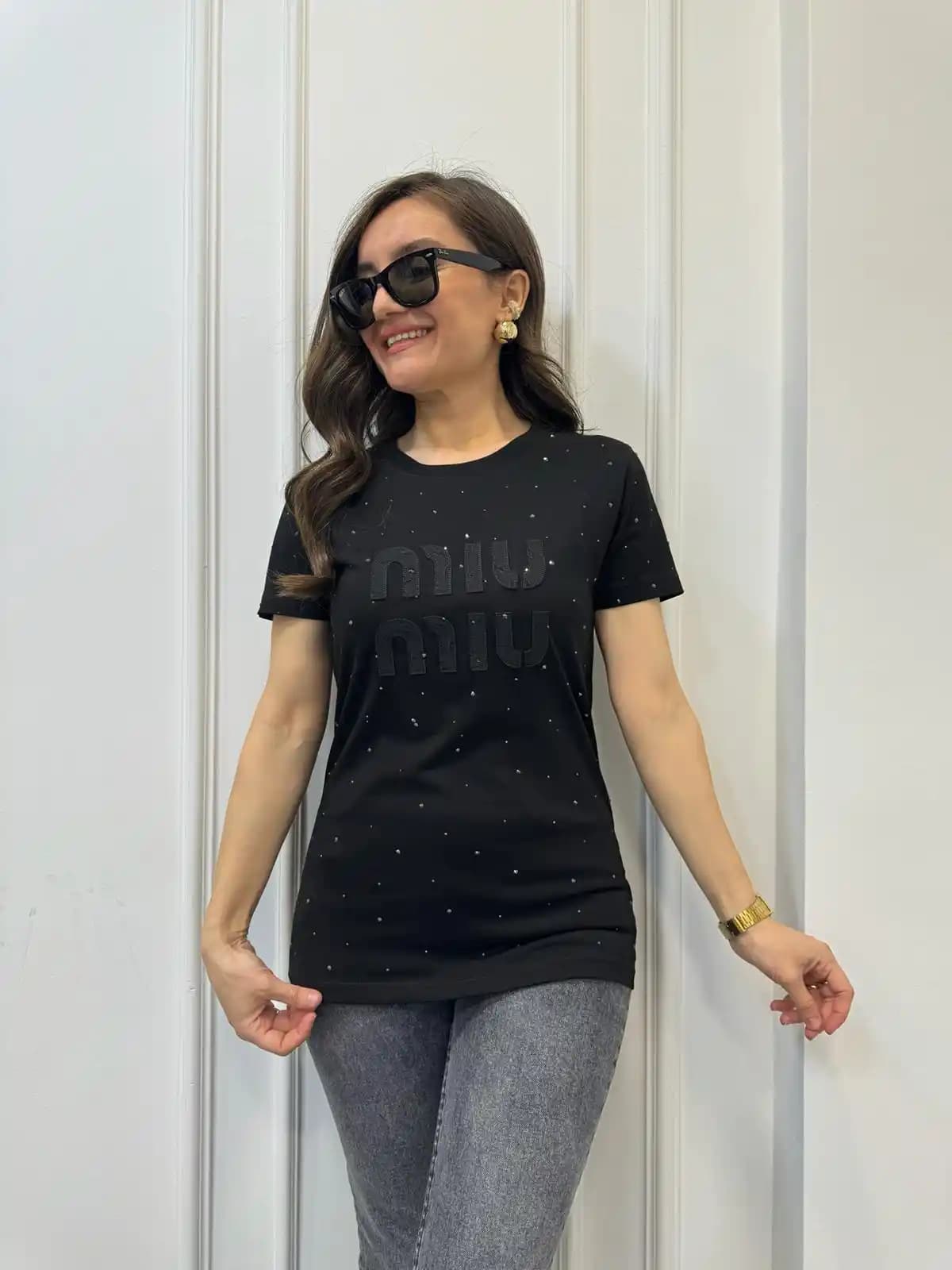 Marka Baskılı Tişörtler: Moda Dünyasında Kendini İfade Etmenin En Güçlü Yolu