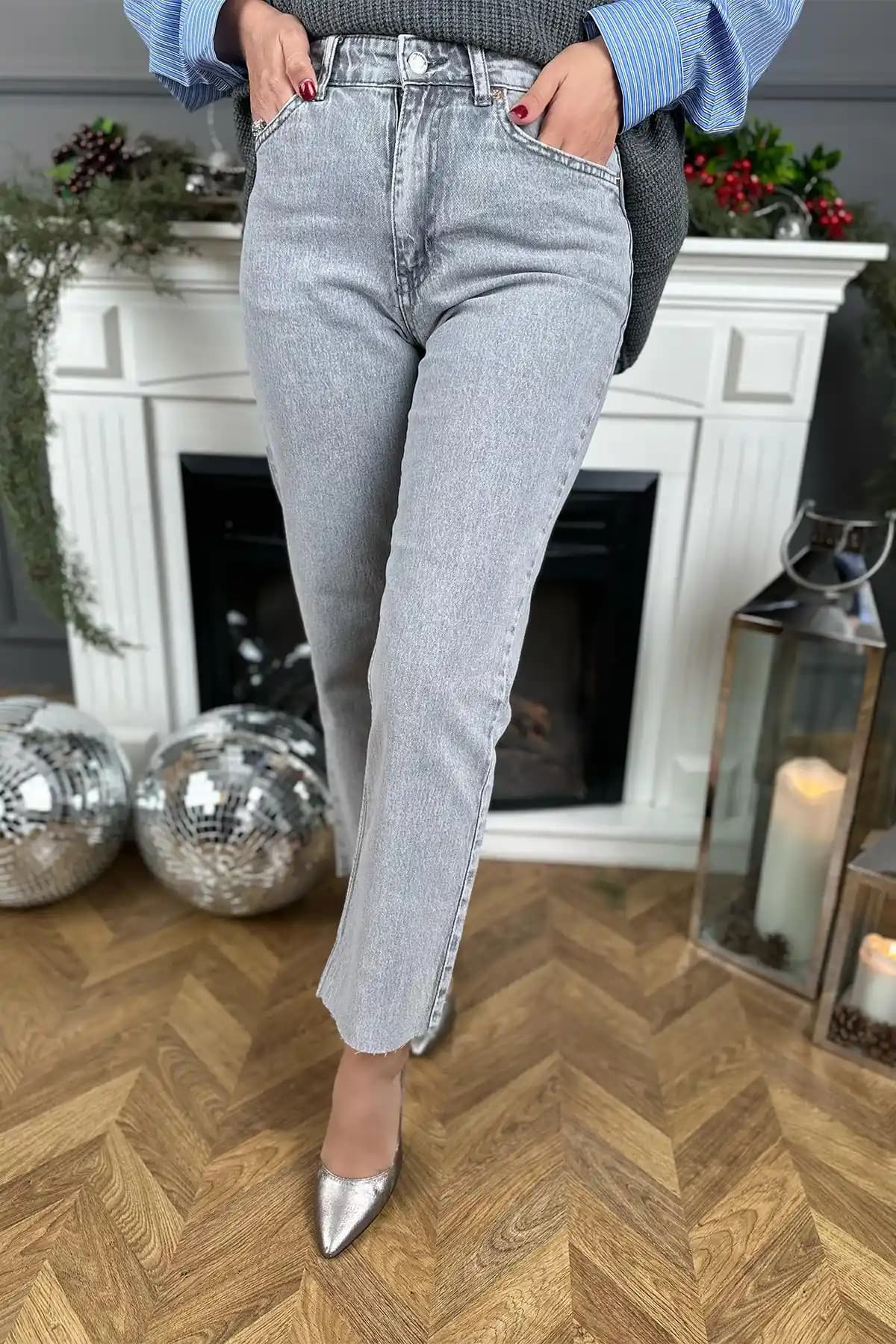 Marka Pantolonlar: Moda ve Kalitenin Simgesi Güncel Trendler ve Kullanım Alanları