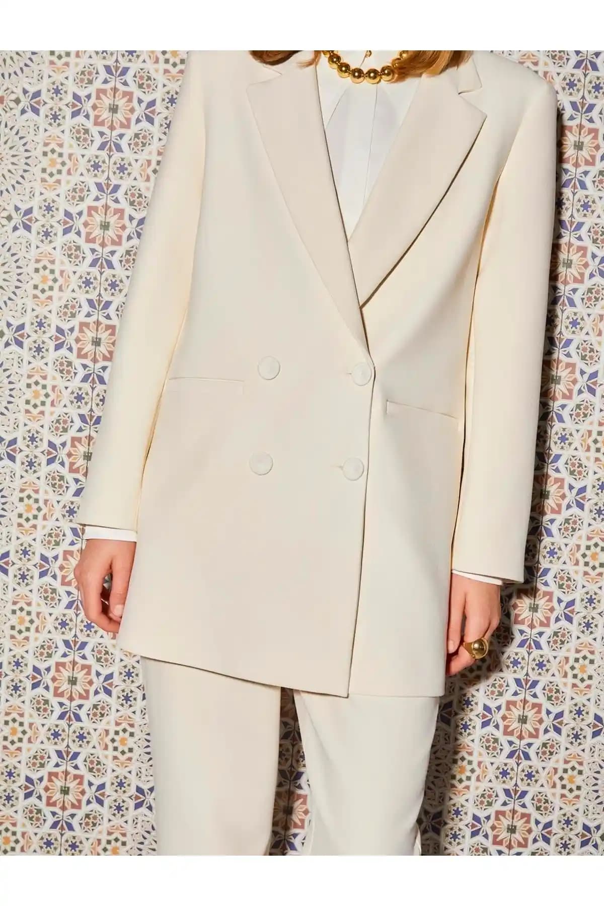 Maskülen Ceketlerin Moda Dünyasındaki Yeri ve Kombinasyon Önerileri