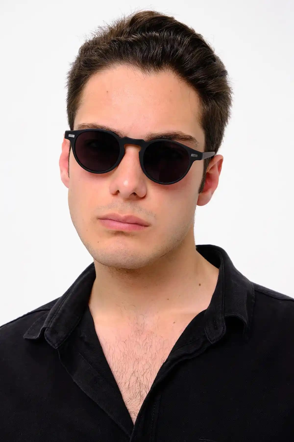 Mat Güneş Gözlükleri Moda Dünyasında Şıklık ve Korumanın Modern Yolu