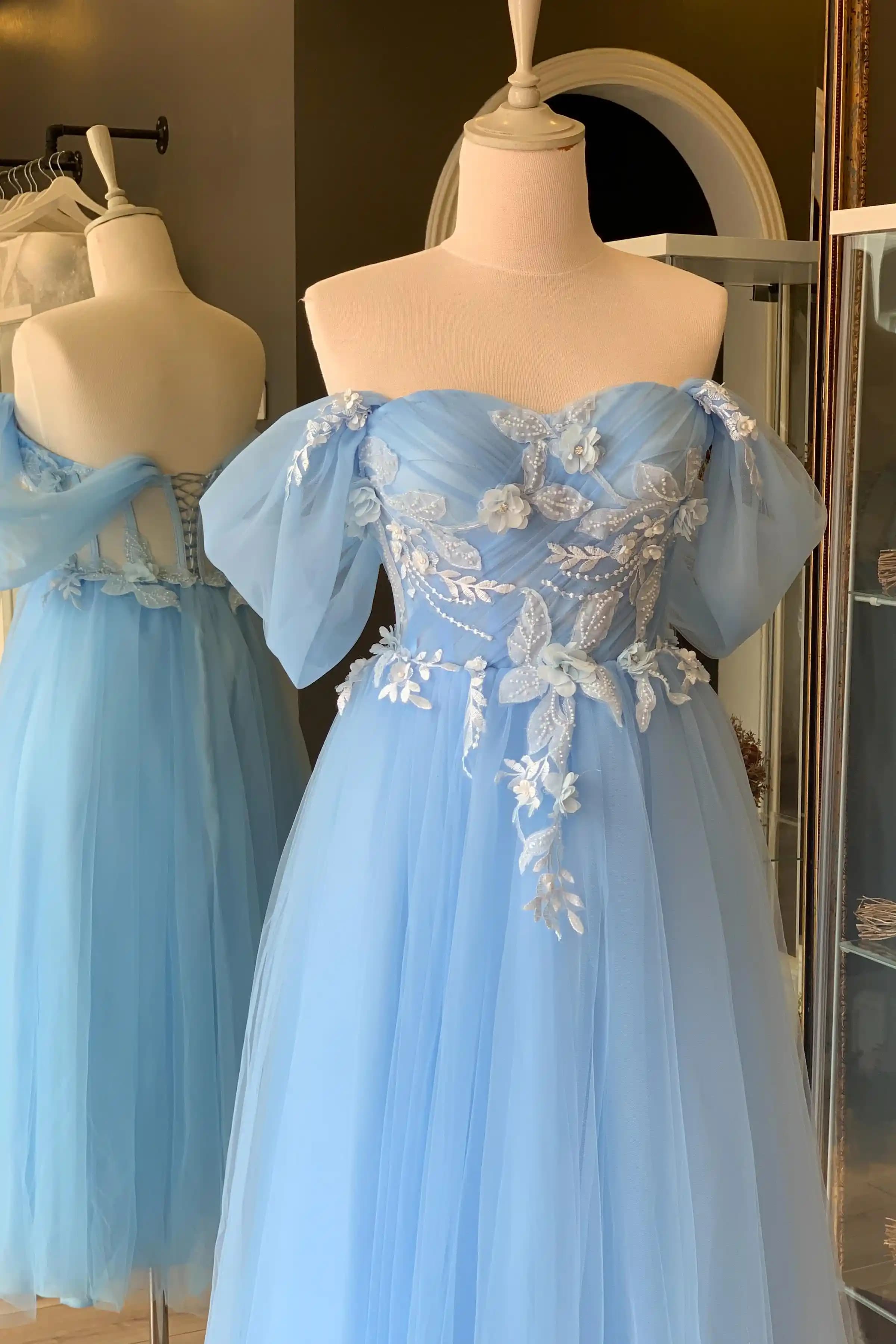 Mavi Balo Elbisesi Seçimi ve Kombinasyonları: Modern Trendler ve Stil Rehberi