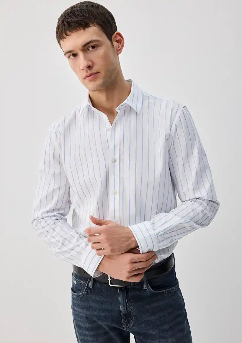 Mavi Çizgili Beyaz Gömlekler: Zamansız Şıklık ve Moda Trendleri Hakkında Detaylı Rehber