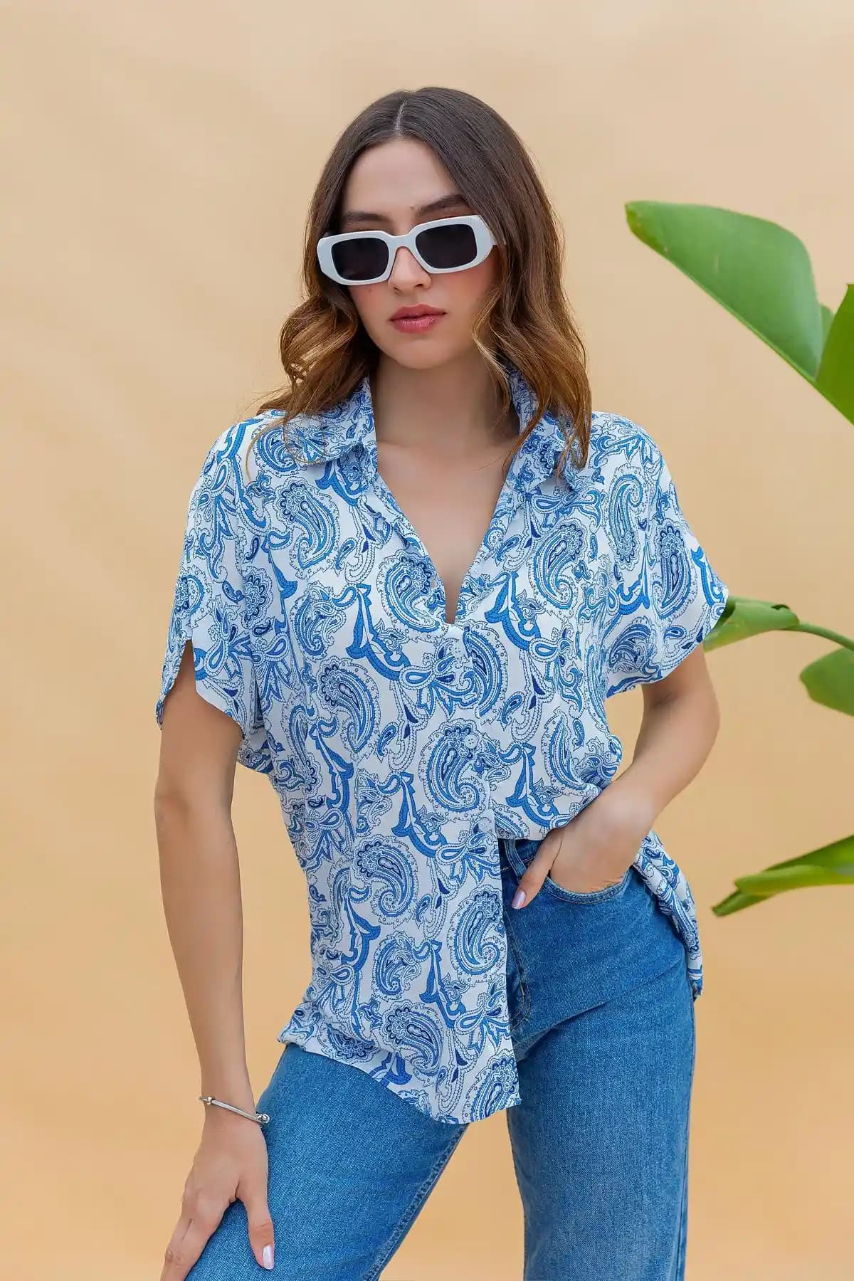 Mavi Desenli Gömlekler: Moda Trendleri ve Kombinasyon İpuçlarıyla Şıklık