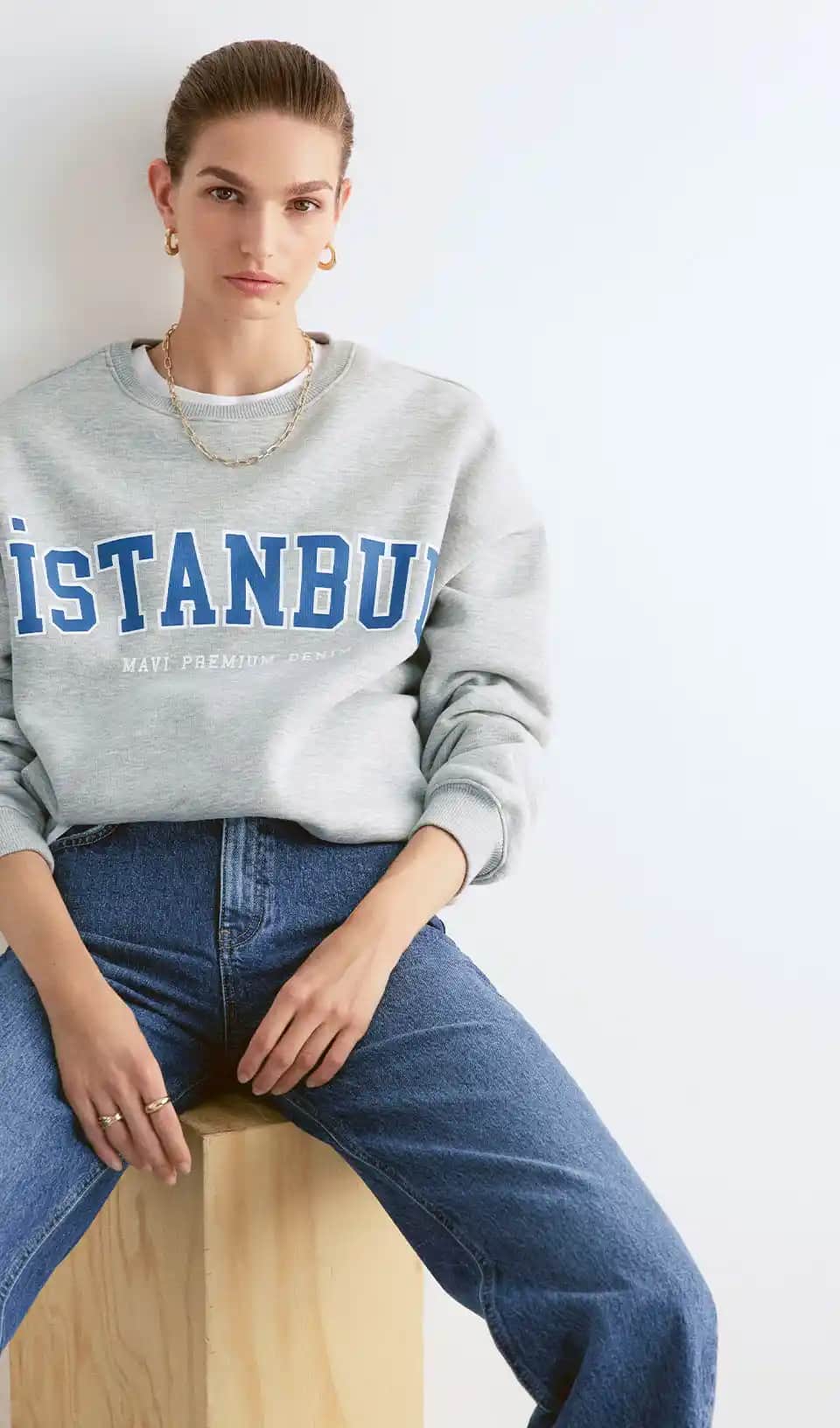 Mavi Giyimin Moda Dünyasındaki Yeri ve Trendleri Güncel Kılacak Stil İpuçları