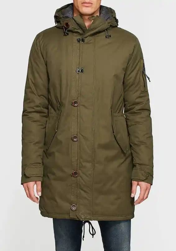 Mavi Haki Parka Modasında Zamansız Şıklık ve Fonksiyonellik İpuçları