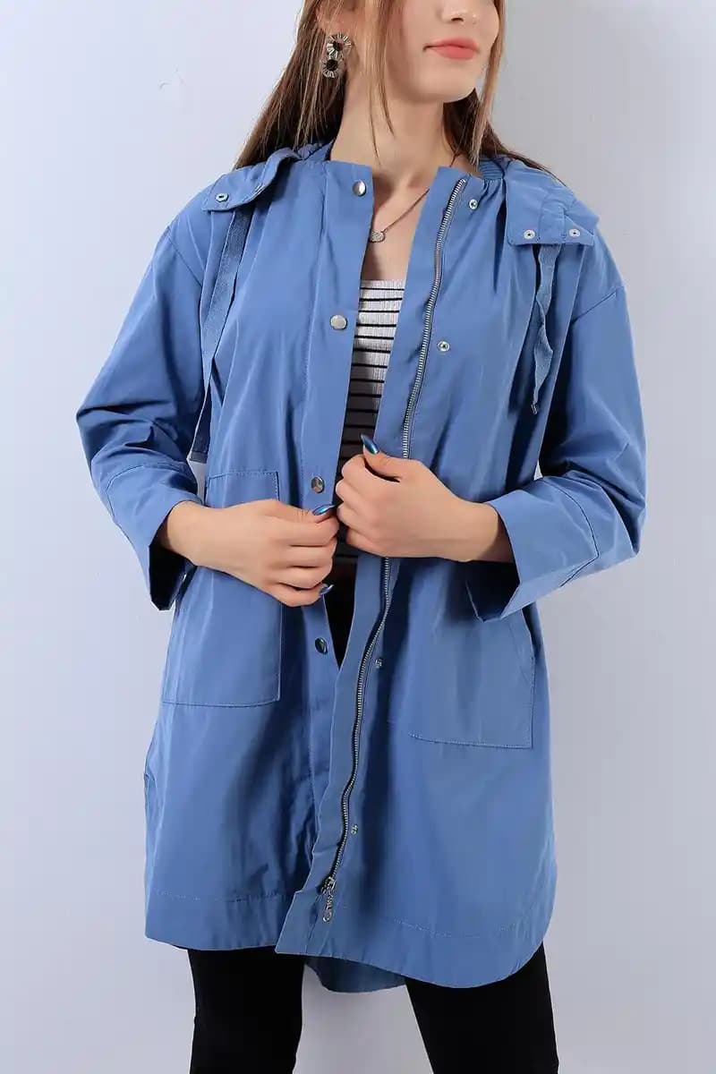 Mavi İnce Mont Modada Zarif ve Fonksiyonel Bir Seçenek Olarak Günlük ve Şık Kullanım İpuçları