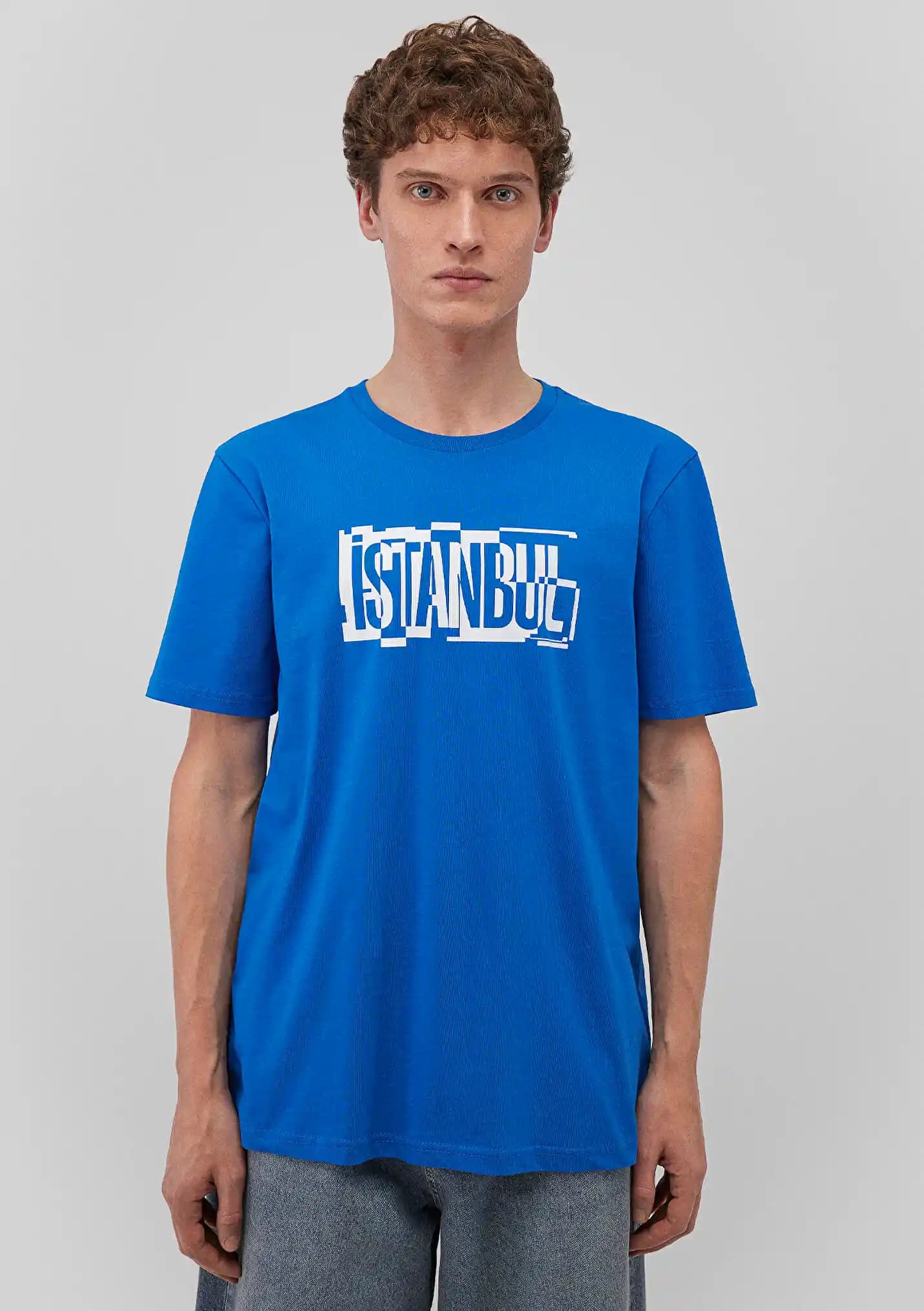 Mavi İstanbul Tişörtleri Moda Trendleri ve Kalite Özellikleriyle Güncel Giyim Tercihi