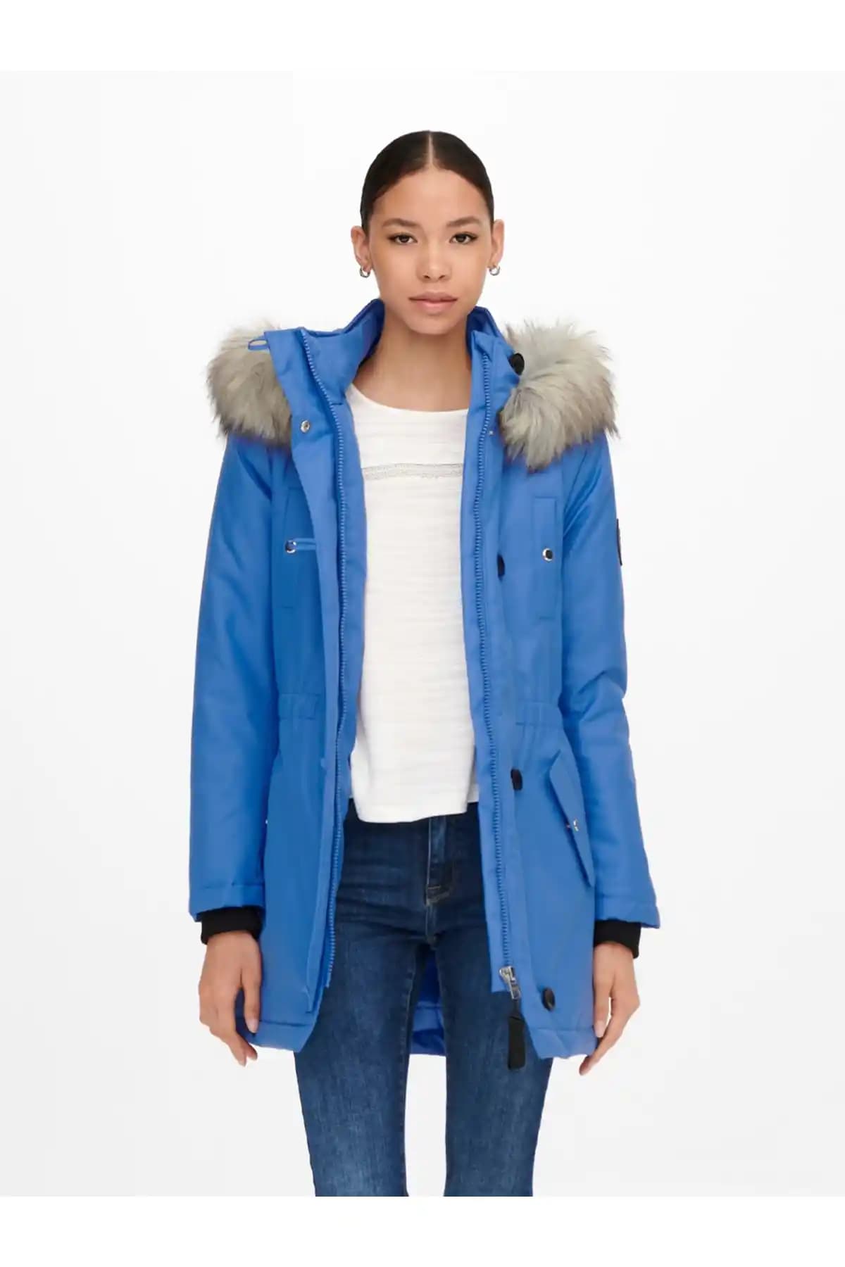 Mavi Kadın Kabanları: Moda Trendleri, Stil İpuçları ve Kalite Seçenekleri