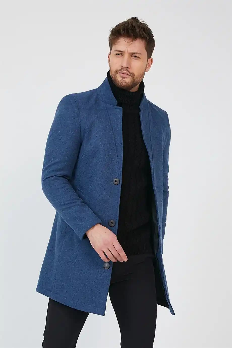 Mavi Kaşe Kabanlar: Kışın Şıklığını Yansıtan Klasik ve Modern Parçalar