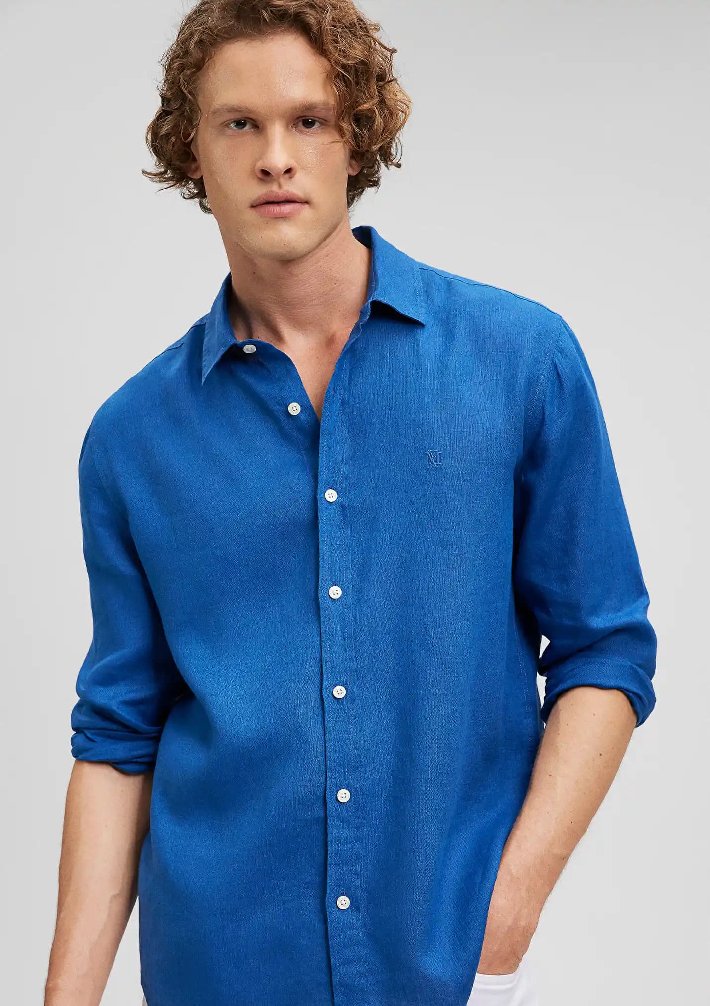 Mavi Keten Modası: Doğallık ve Şıklığın Modern ve Sürdürülebilir Buluşması