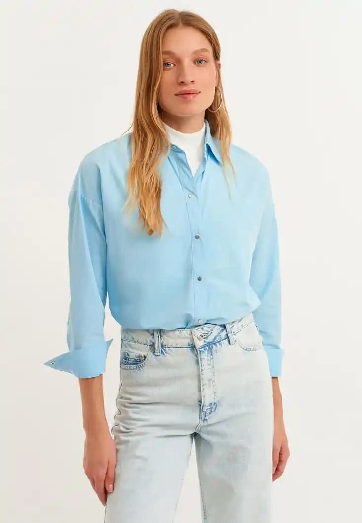 Mavi Loose Fit Gömlekler: Modern Stil ve Konforun Buluşması