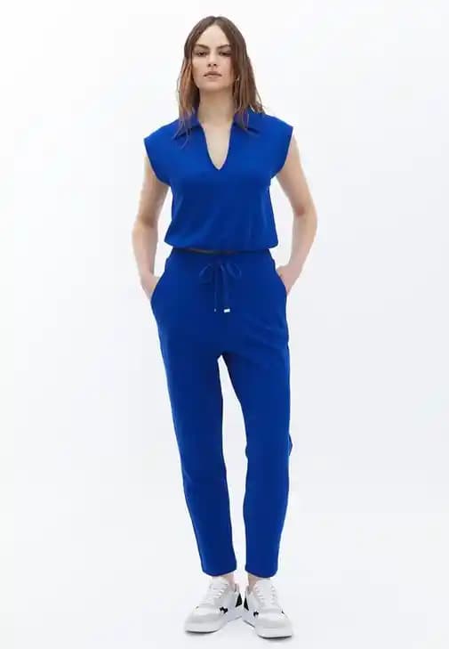 Mavi Pantolon Modelleri ve Kombinasyonları: Moda Dünyasında Zamansız Şıklık