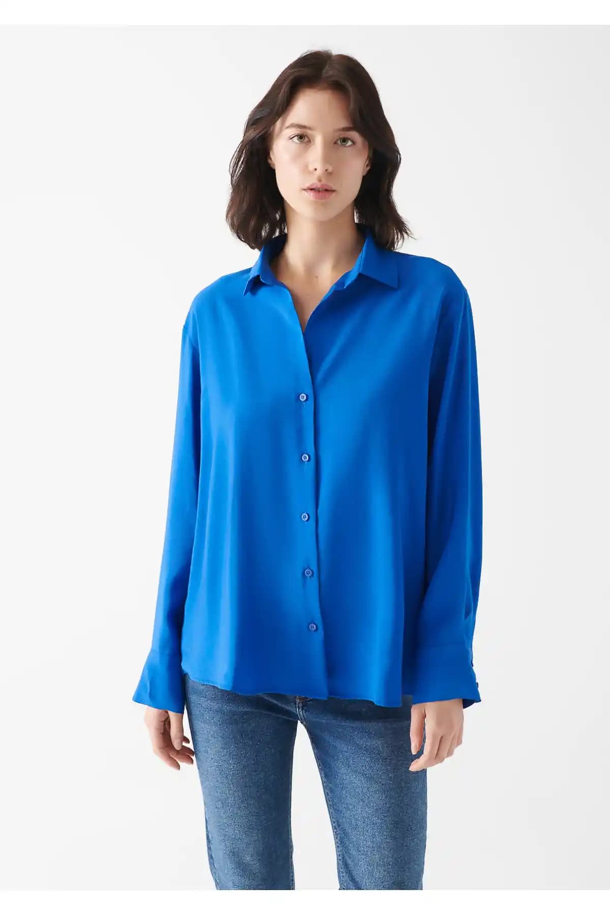 Mavi Premium Touch Gömlekleri ile Şıklık ve Kalitede Modern Tarzın Yansımaları