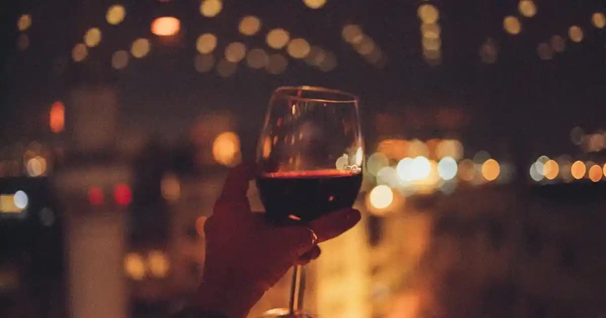 Mavi ve Pembe Renklerin Moda Dünyasındaki Yeri ve Kombinasyon Önerileri