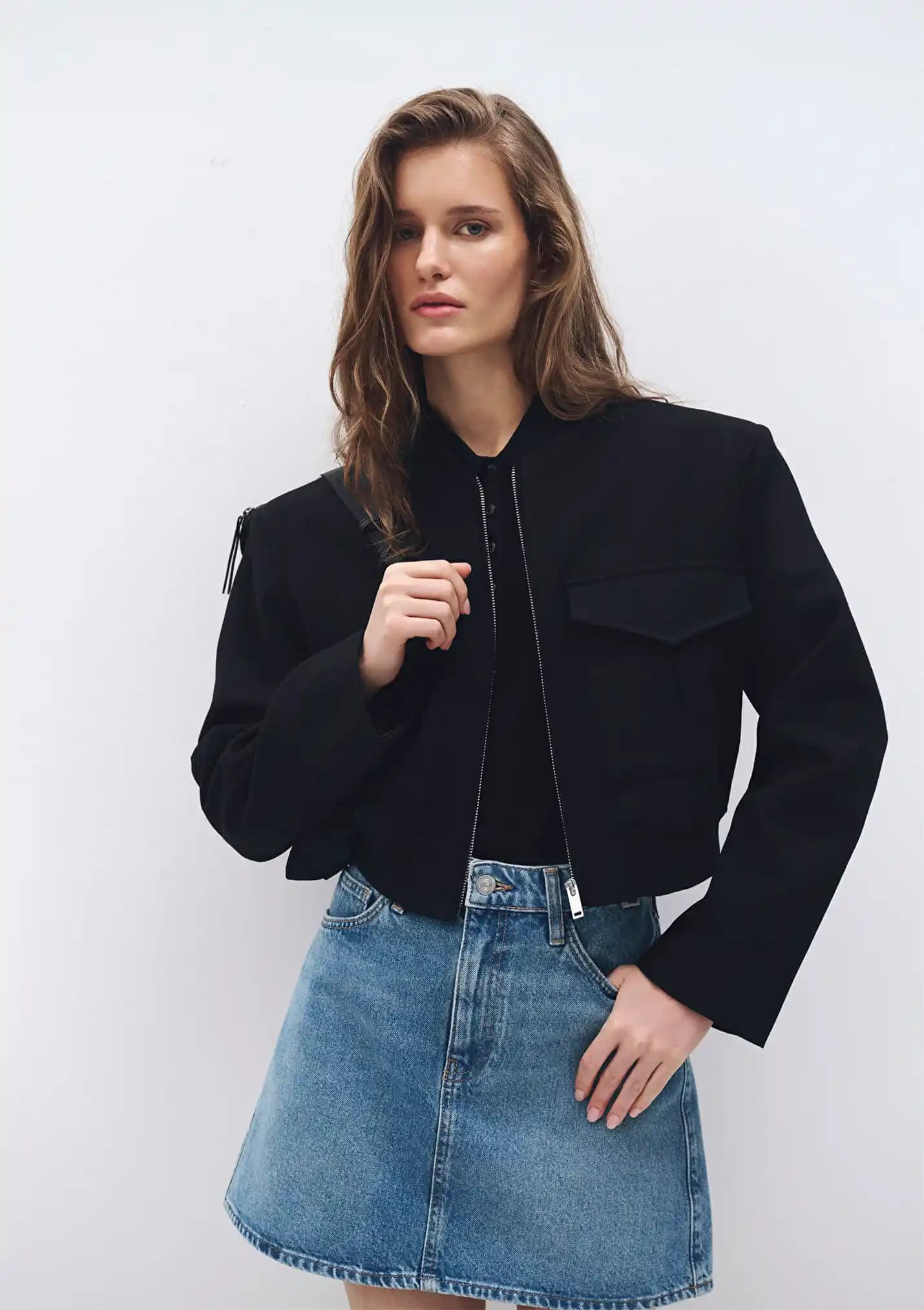 Mavi ve Siyah Ceketler: Moda Trendleri ve Kombinasyon İpuçları