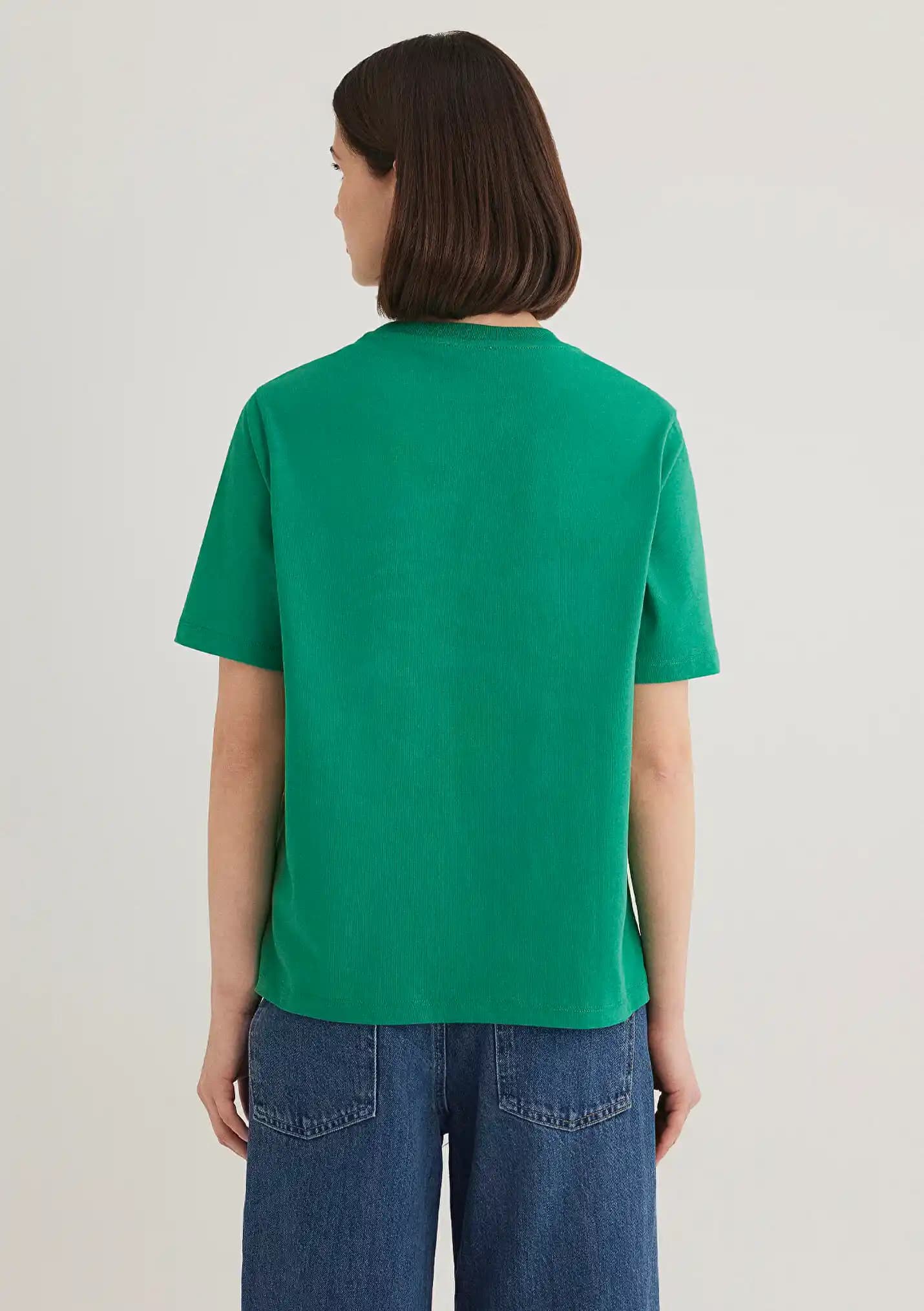 Mavi ve Yeşil Tonların Moda Dünyasındaki Yeri ve Stil İpuçları