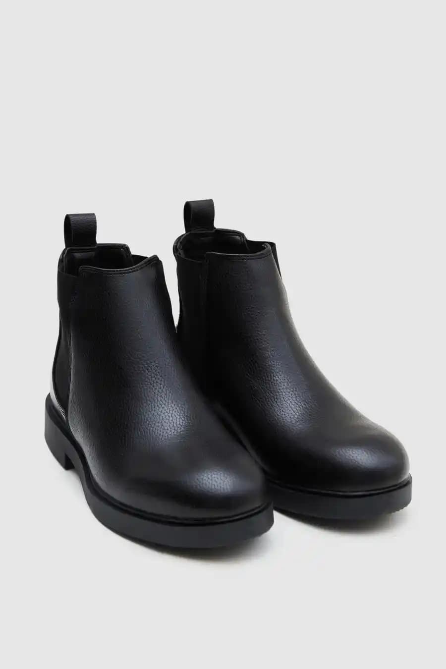 Mevsimlik Erkek Botları: Şıklık ve Fonksiyonelliği Bir Arada Sunan Modeller