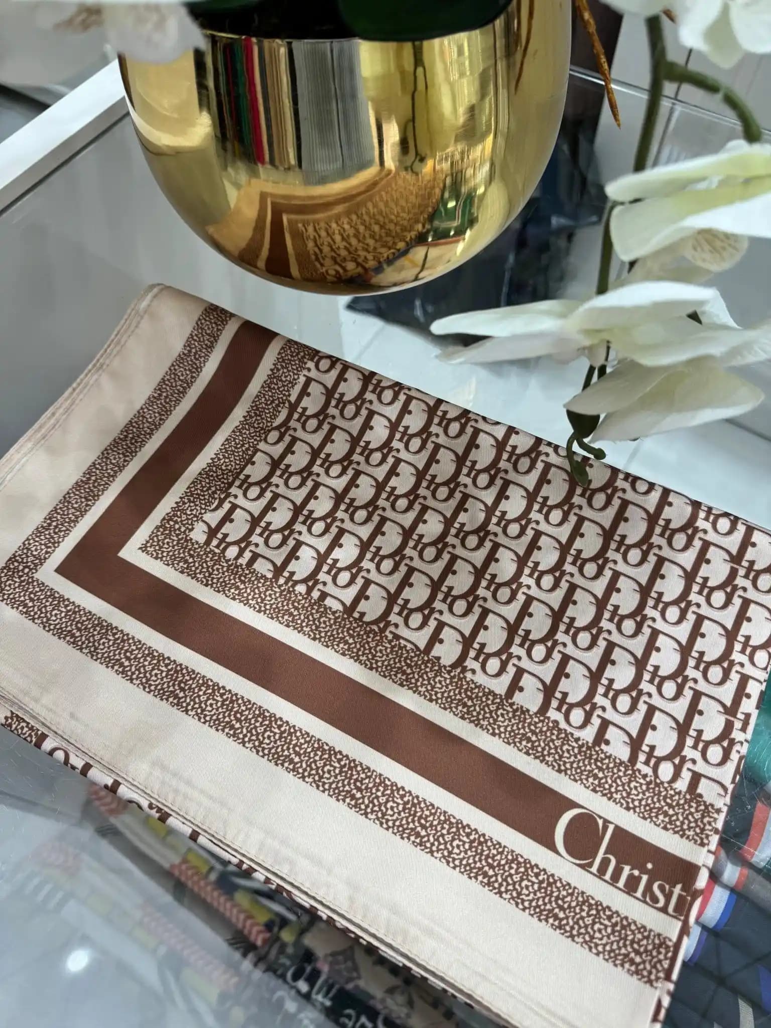 Moda Dünyasında Kendini İfade Etmenin Şık ve Zarif Yolu Marka Şal Seçenekleri