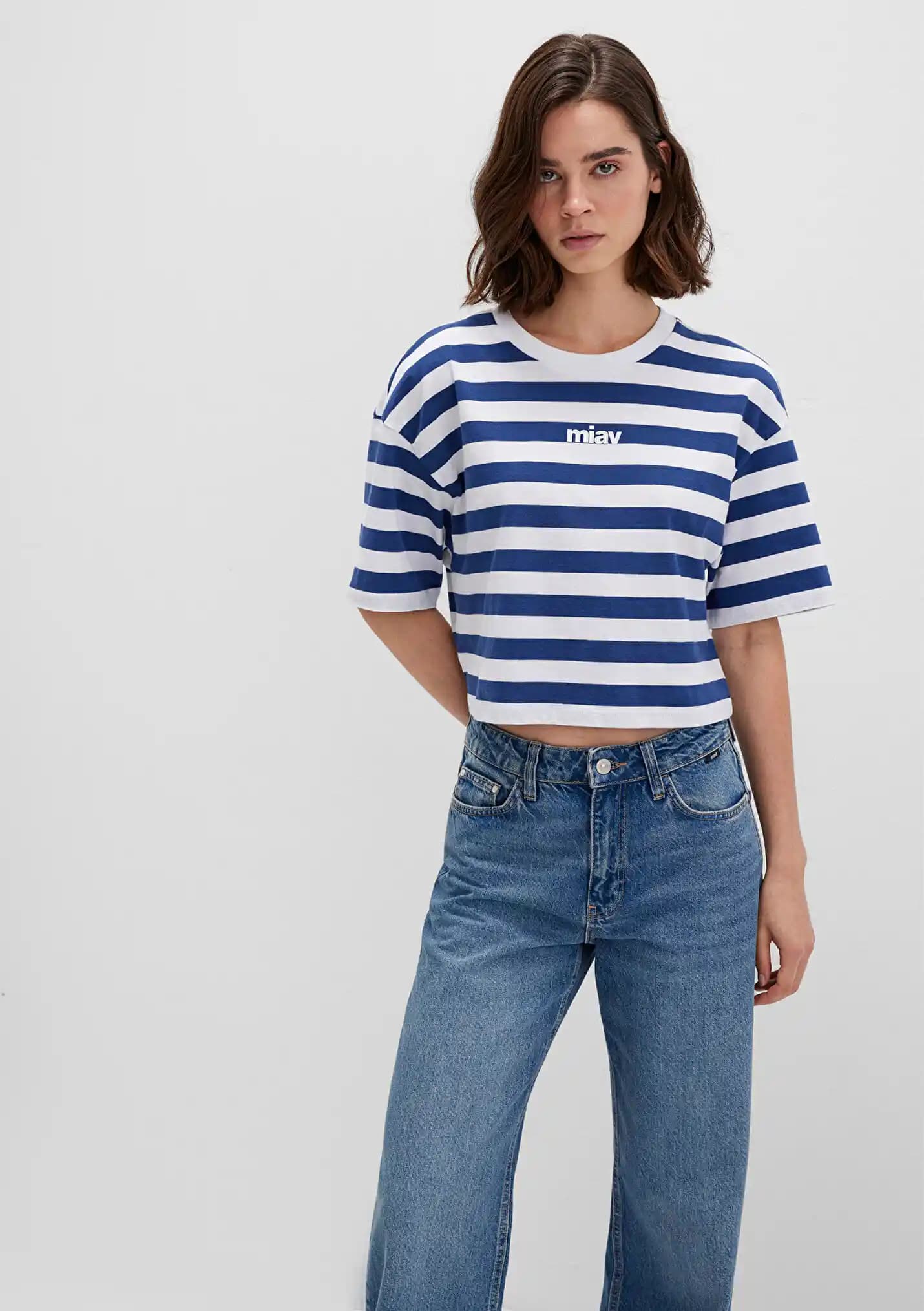 Moda Dünyasında Mavi Çizgili Tişörtlerin Yeri ve Kombinasyon İpuçları