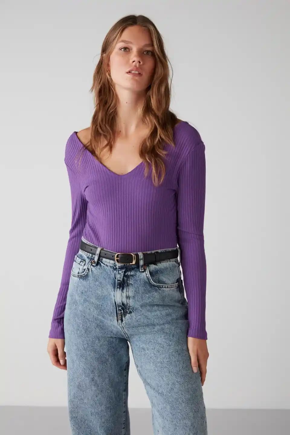 Moda Dünyasında Mor Rengin Yeri ve Stil İpuçları 2023