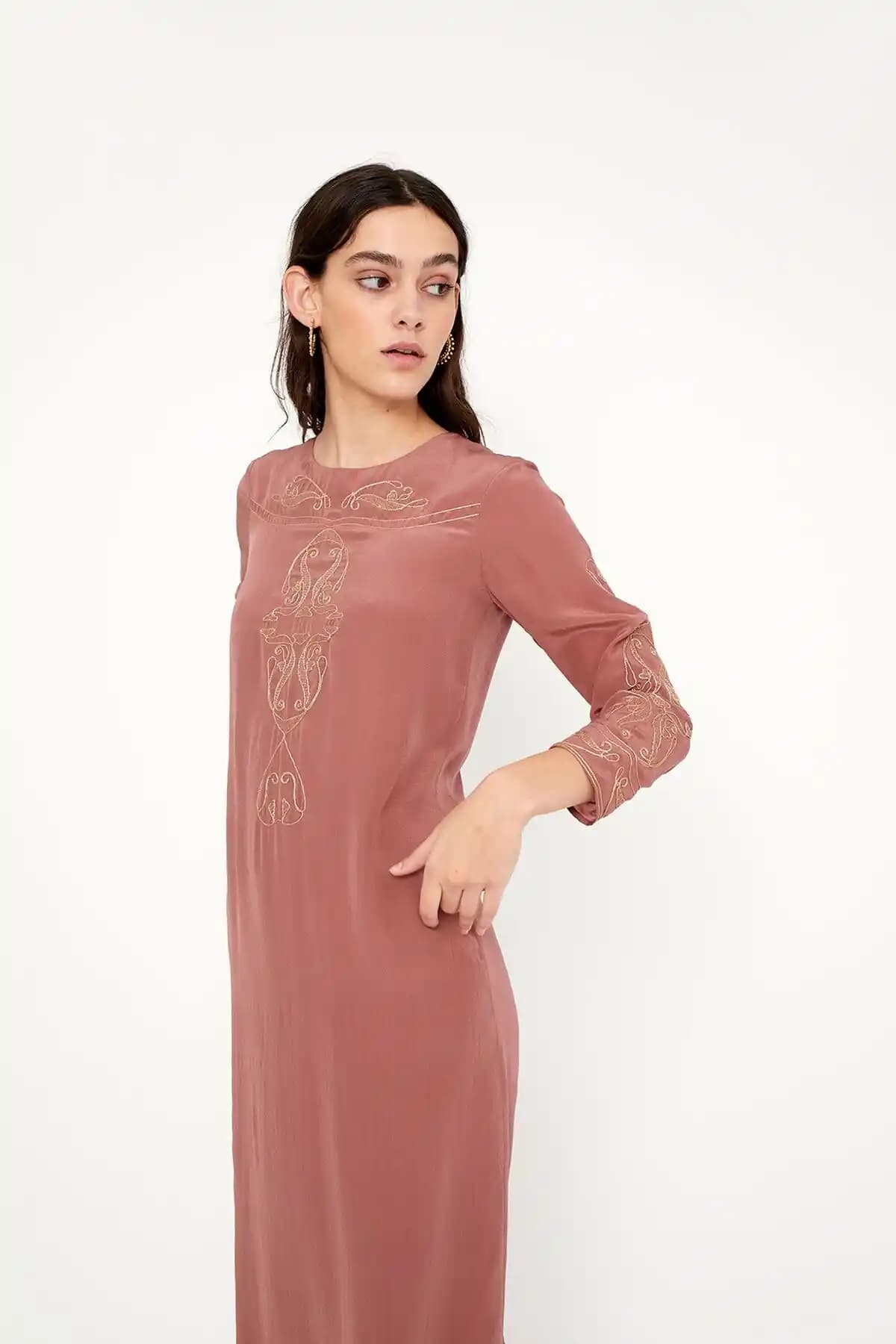 Moda Dünyasında Nakışın Yeri ve Güncel Trendler: Geleneksel Sanatın Modern Yansımaları