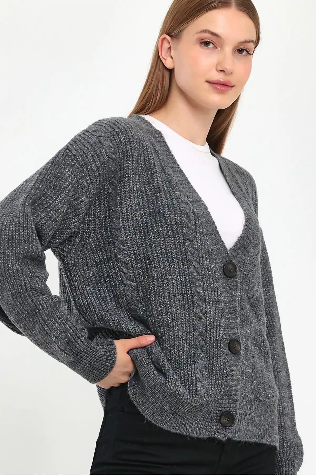 Moda Dünyasında Örme Triko Hırkalar: Konfor ve Şıklığın Buluşması