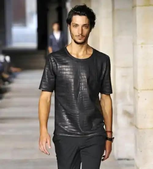 Moda Dünyasında Pahalı Tişörtlerin Yeri ve Önemi Analizi